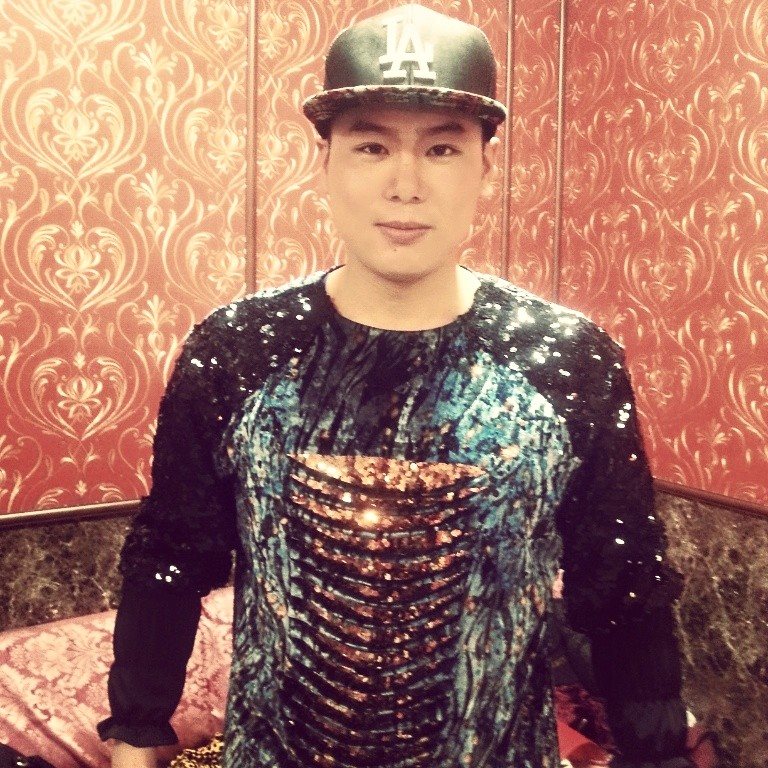 Жүжигчин Батушка “мөөмдөж ирээд мэндлэв”